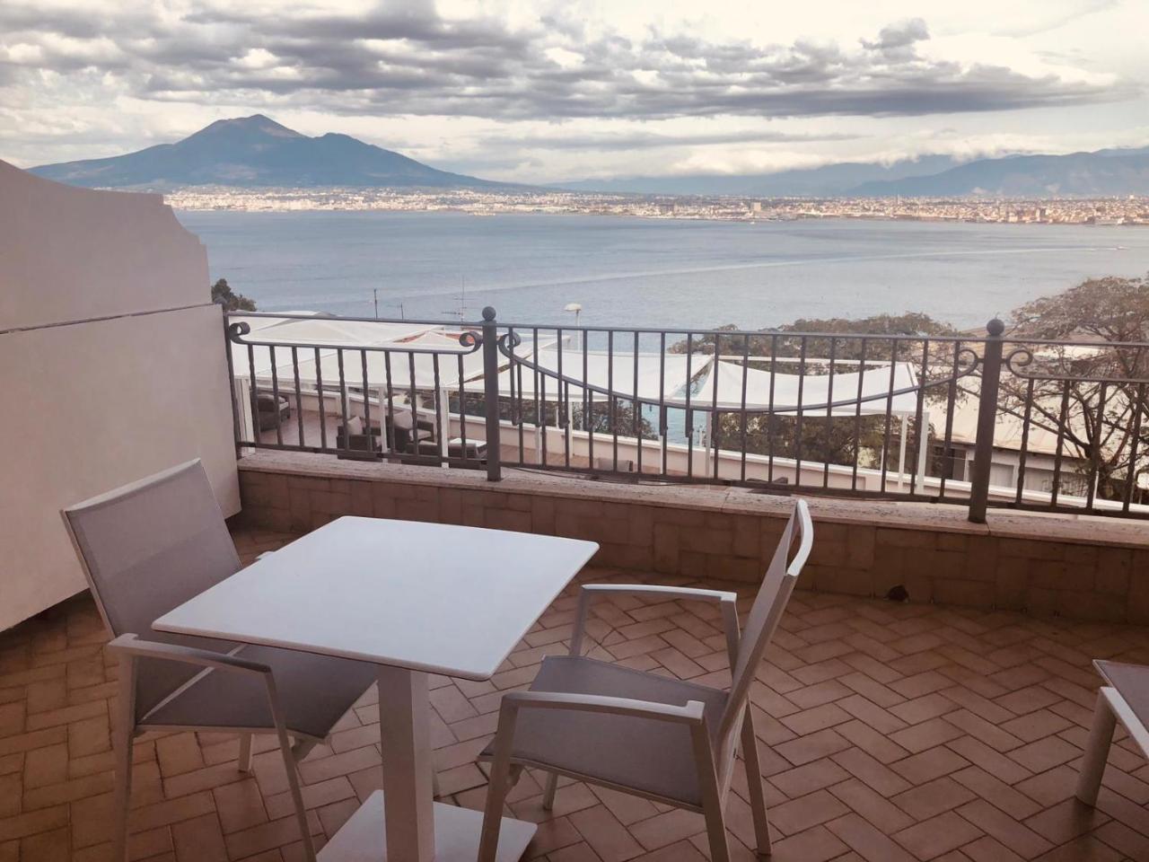 Hotel Elisabetta Castellammare di Stabia Exteriör bild